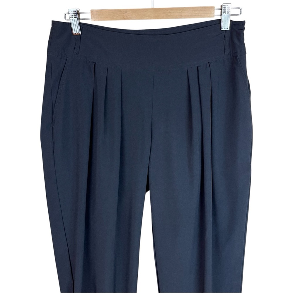 Bar III Black Pleated Pants with Cuffed Hem in Size 6
